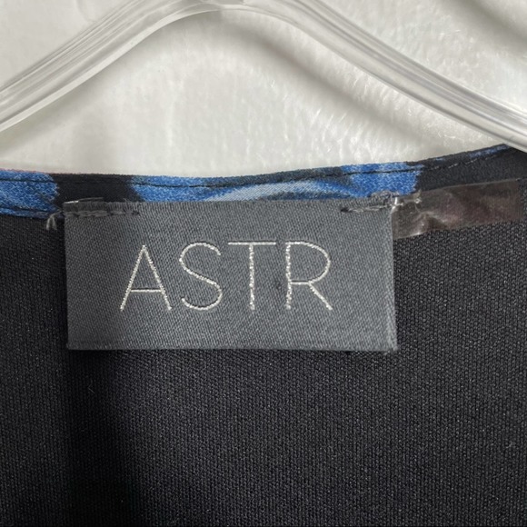 ASTR Floral Lace Trim Long Sleeve Romper Black XS - Picture 10 of 13